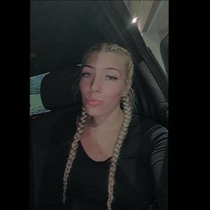 Meet your Posher, Desiree